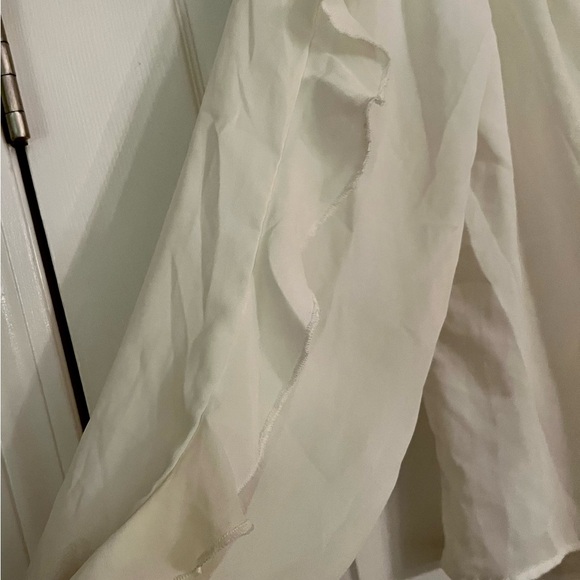 Sans Souci Ruffled Sleeved Blouse. Off white. Sz Small. Flowing. Chiffon. - Picture 6 of 6